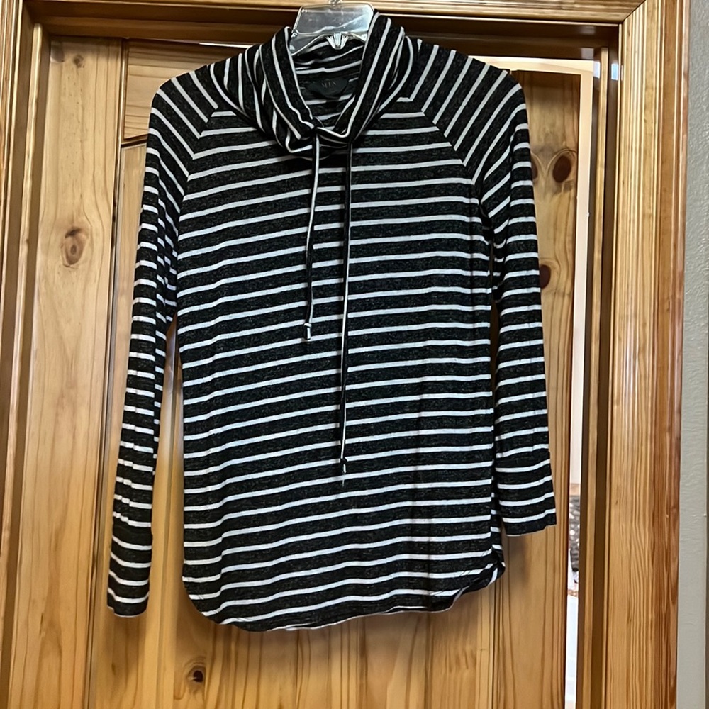 brand is mix, worn a couple times, size meduim